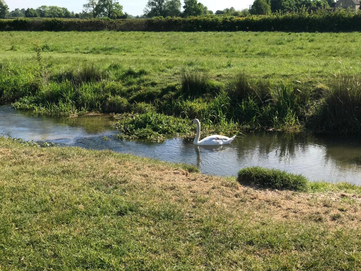 Tupenny Cottage, Old Mill Farm, Cotswold Water Park سيرنسيستر المظهر الخارجي الصورة